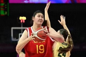 中国女篮三核心闪耀：邓雨婷NCAA破纪录，黄思静率队冲冠