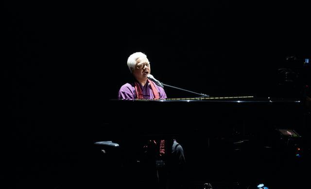 胡德夫与马嘉祺同台演出