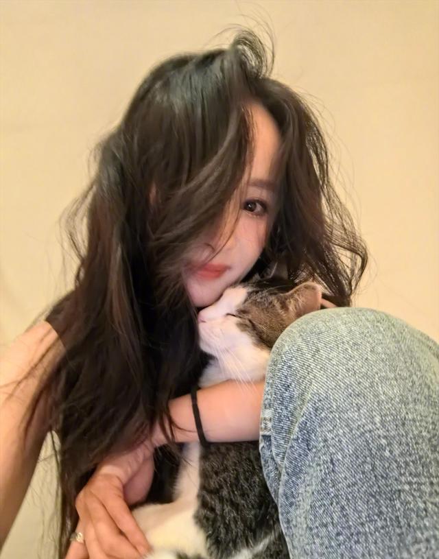 杨幂腰臀比AI分析图